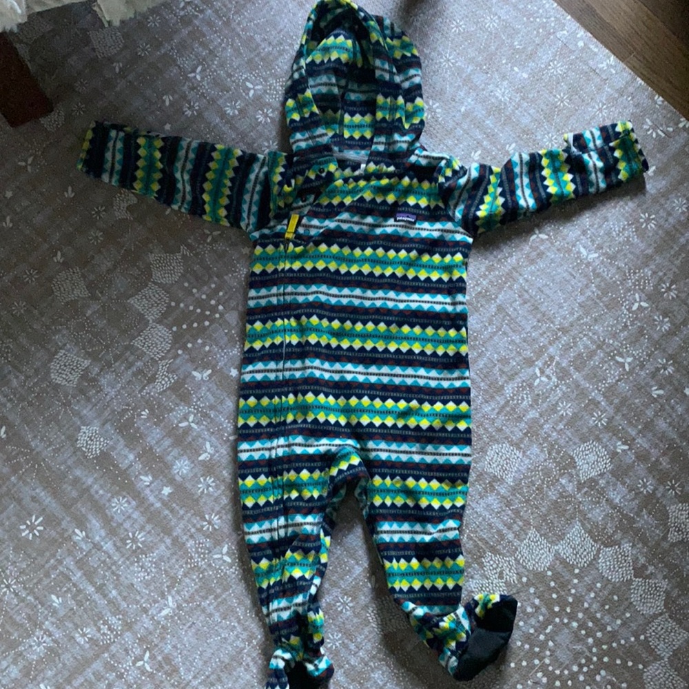 Baby bunting Patagonia suit 12-18 months prefect for cold weather walks :)